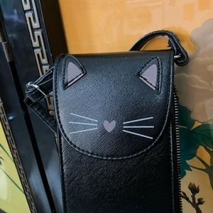 NWOT 🐈‍⬛🐾 CAT LOVERS crossbody/ wristlet . - 3 separate compartments.